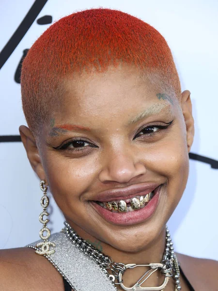 Model Slick Woods Simone Thompson Φτάνει Στην Επίδειξη Μόδας Lionne — Φωτογραφία Αρχείου