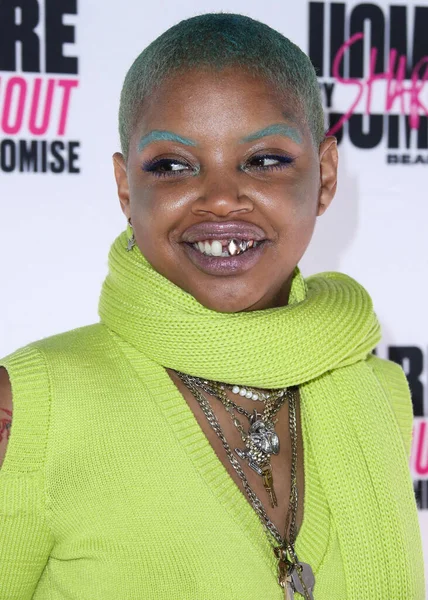 Model Slick Woods Arriveert Uoma Beauty Pride Maand Juneteenth Celebration — Stockfoto