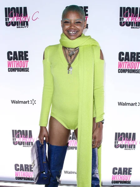 2017 Model Slick Woods Arrives Uoma Beauty Pride Month Juneteenth — 스톡 사진