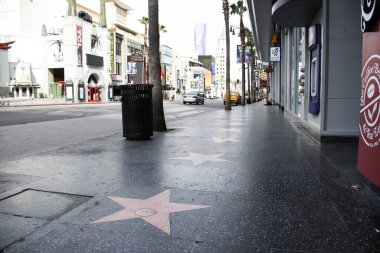 Hollywood Bulvarı Şöhretler Yolu 'nun 31 Mart 2020' de Hollywood, Los Angeles, Kaliforniya, ABD 'de bir görüntüsü. Los Angeles turizm ve eğlence sektörleri Coronavirus COVID-19 salgını nedeniyle geçici olarak kapatıldı
