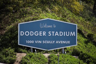 26 Mart 2020 'de Elysian Park, Los Angeles' taki Elysian Park 'ta meydana gelen Coronavirus COVID-19 salgını nedeniyle ertelenen Beyzbol Ligi açılış gününde Dodger Stadyumu' nun dış görünüşü. 
