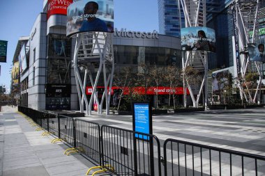 Los Angeles 'taki Microsoft Tiyatrosu, Los Angeles Belediye Başkanı Eric Garcetti ve California Valisi Gavin Newsom' ın 19 Mart 2020 tarihli 'Yurtiçi Güvenlik' emri üzerine Coronavirus COVID-19 salgınıyla geçici olarak kapatıldı.