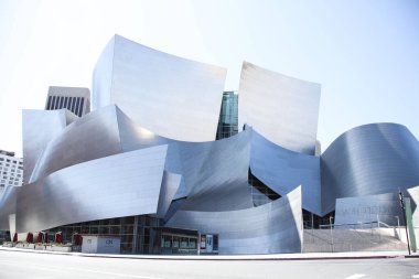 Walt Disney Konser Salonu, Los Angeles Belediye Başkanı Eric Garcetti ve California Valisi Gavin Newsom tarafından 19 Mart 2020 'de çıkarılan' Yurtiçi Güvenlik 'emri sonrasında Coronavirus COVID-19 salgınının ortasında geçici olarak kapatıldı.