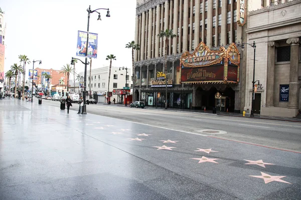 好莱坞大道名人堂和El Capitan剧场于2020年3月31日在美国加利福尼亚州洛杉矶好莱坞举行 洛杉矶的旅游业和娱乐业在大流行病Covid 19中被暂时关闭 — 图库照片