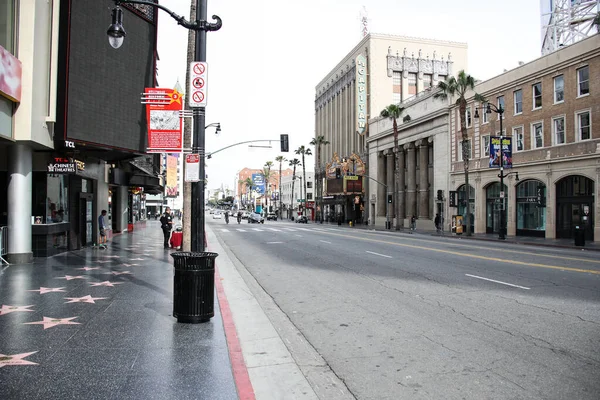 2020年3月31日に米国カリフォルニア州ロサンゼルスで開催されるハリウッド ブルバード ウォーク フェームの様子 ロサンゼルスの観光およびエンターテイメント業界の企業は コロナウイルスCovid 19パンデミックの中で一時的に閉鎖されています — ストック写真