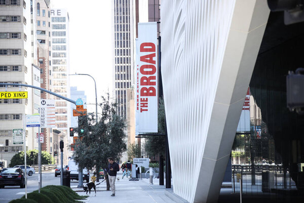 Музей Broad, временно закрытый на фоне пандемического коронавируса COVID-19 после приказа "Безопаснее дома", изданного мэром Лос-Анджелеса Эриком Гарсетти на уровне округа и губернатором Калифорнии Гэвином Ньюсом на уровне штата, 19 марта 2020 года