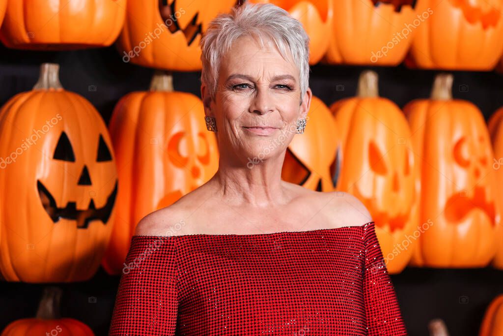 La actriz estadounidense Jamie Lee Curtis (Baronesa HadenGuest) llega