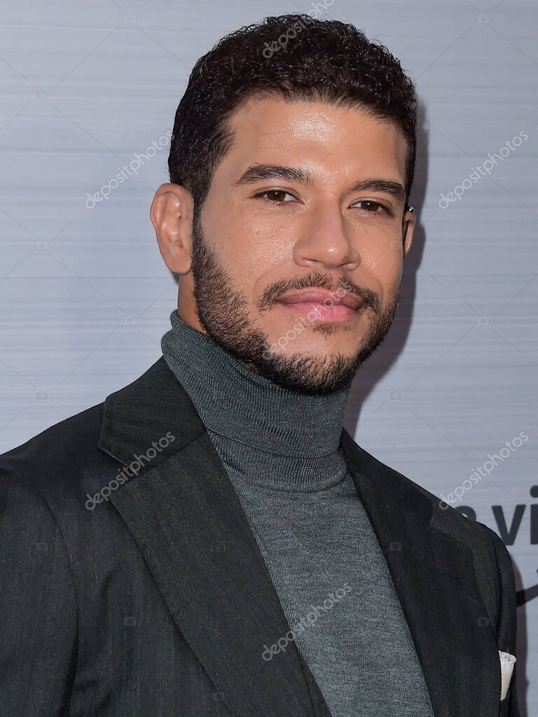 El actor español Alex Hernández llega al estreno en Los Ángeles de 'The