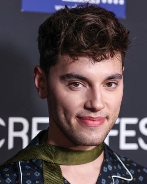 İngiliz aktör Max Harwood, 12 Ekim 2022 'de Hollywood, Los Angeles, Kaliforniya' da düzenlenen WellGo USA 'nın 