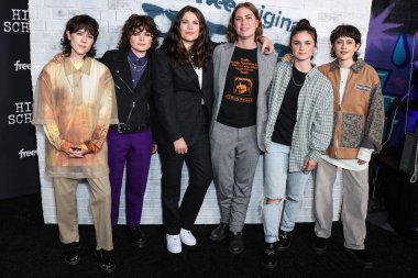 Sara Quin, Railey Gilliland, Clea DuVall, Laura Kittrell, Seazynn Gilliland ve Tegan Quin, 13 Ekim 2022 'de Hollywood, Los Angeles, Kaliforniya, ABD' deki Amazon Freevee 'nin' High School 'House Party' sine geldiler.. 