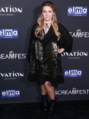 Amerikalı aktris ve şarkıcı Abigail Breslin, 14 Ekim 2022 'de Hollywood, Los Angeles, Kaliforniya' da düzenlenen 22. Yıllık Korku Festivali - The Avenue Entertainment 'in' Slayer 'filminin dünya prömiyeri, 