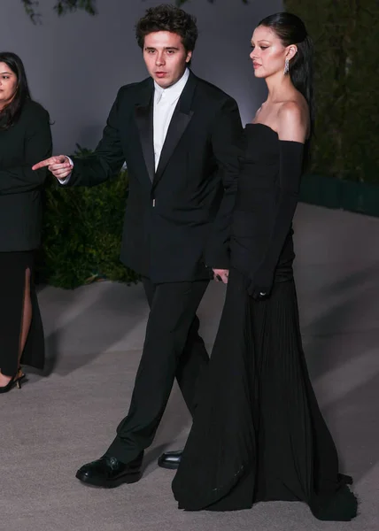 Brooklyn Peltz Beckham Und Seine Frau Nicola Peltz Beckham Kommen — Stockfoto