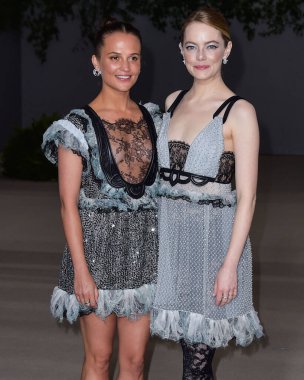 Alicia Vikander ve Emma Stone, Rolex 'in 15 Ekim 2022' de ABD 'nin Kaliforniya eyaletinin Los Angeles kentinde bulunan Akademi Sinema Filmleri Müzesi' nde sunduğu 2..