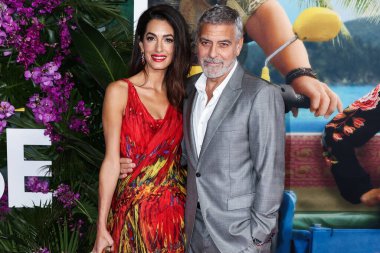 Alexander McQueen elbisesi giyen Amal Alamuddin Clooney ve kocası / Amerikalı aktör ve film yapımcısı George Clooney, 17 Ekim 2022 'de ABD' nin Los Angeles kentinde bulunan Universal Pictures 'Ticket to Paradise' ın galasına geldiler..