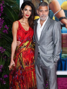 Alexander McQueen elbisesi giyen Amal Alamuddin Clooney ve kocası / Amerikalı aktör ve film yapımcısı George Clooney, 17 Ekim 2022 'de ABD' nin Los Angeles kentinde bulunan Universal Pictures 'Ticket to Paradise' ın galasına geldiler..