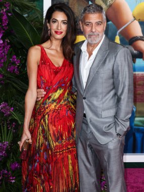 Alexander McQueen elbisesi giyen Amal Alamuddin Clooney ve kocası / Amerikalı aktör ve film yapımcısı George Clooney, 17 Ekim 2022 'de ABD' nin Los Angeles kentinde bulunan Universal Pictures 'Ticket to Paradise' ın galasına geldiler..