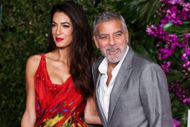 Alexander McQueen elbisesi giyen Amal Alamuddin Clooney ve kocası / Amerikalı aktör ve film yapımcısı George Clooney, 17 Ekim 2022 'de ABD' nin Los Angeles kentinde bulunan Universal Pictures 'Ticket to Paradise' ın galasına geldiler..