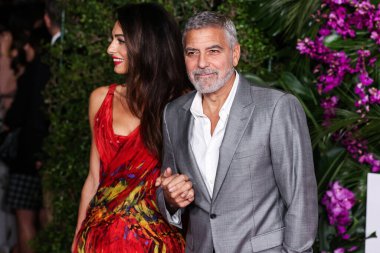 Alexander McQueen elbisesi giyen Amal Alamuddin Clooney ve kocası / Amerikalı aktör ve film yapımcısı George Clooney, 17 Ekim 2022 'de ABD' nin Los Angeles kentinde bulunan Universal Pictures 'Ticket to Paradise' ın galasına geldiler..