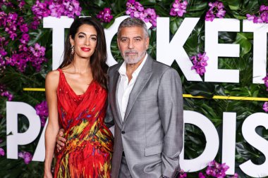Alexander McQueen elbisesi giyen Amal Alamuddin Clooney ve kocası / Amerikalı aktör ve film yapımcısı George Clooney, 17 Ekim 2022 'de ABD' nin Los Angeles kentinde bulunan Universal Pictures 'Ticket to Paradise' ın galasına geldiler..