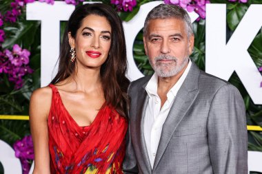 Alexander McQueen elbisesi giyen Amal Alamuddin Clooney ve kocası / Amerikalı aktör ve film yapımcısı George Clooney, 17 Ekim 2022 'de ABD' nin Los Angeles kentinde bulunan Universal Pictures 'Ticket to Paradise' ın galasına geldiler..