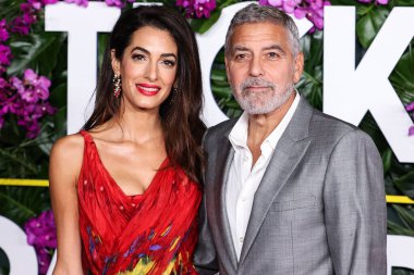 Alexander McQueen elbisesi giyen Amal Alamuddin Clooney ve kocası / Amerikalı aktör ve film yapımcısı George Clooney, 17 Ekim 2022 'de ABD' nin Los Angeles kentinde bulunan Universal Pictures 'Ticket to Paradise' ın galasına geldiler..