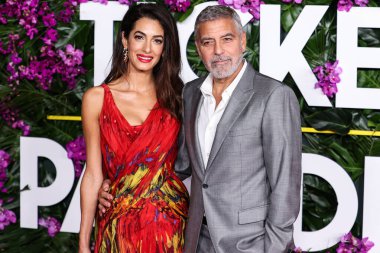 Alexander McQueen elbisesi giyen Amal Alamuddin Clooney ve kocası / Amerikalı aktör ve film yapımcısı George Clooney, 17 Ekim 2022 'de ABD' nin Los Angeles kentinde bulunan Universal Pictures 'Ticket to Paradise' ın galasına geldiler..