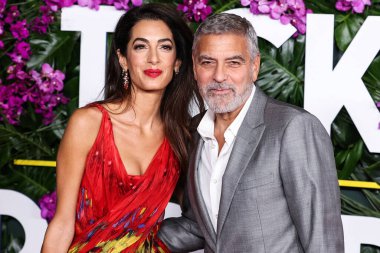 Alexander McQueen elbisesi giyen Amal Alamuddin Clooney ve kocası / Amerikalı aktör ve film yapımcısı George Clooney, 17 Ekim 2022 'de ABD' nin Los Angeles kentinde bulunan Universal Pictures 'Ticket to Paradise' ın galasına geldiler..
