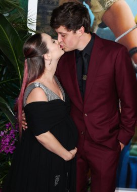 Louis Vuitton ve eşi / Amerikalı aktör Austen Rydell 'i giyen Amerikalı aktris Billie Lourd, 17 Ekim 2022' de Los Angeles, ABD 'deki Regency Village Theatre' da düzenlenen Universal Pictures 'Ticket To Paradise' ın Los Angeles galasına geldi..