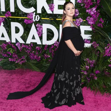 Louis Vuitton giyimli Amerikalı aktris Billie Lourd, 17 Ekim 2022 'de Westwood, Los Angeles, Kaliforniya, ABD' deki Regency Village Theatre 'da düzenlenen Universal Pictures' Ticket To Paradise 'ın Los Angeles galasına geldi..