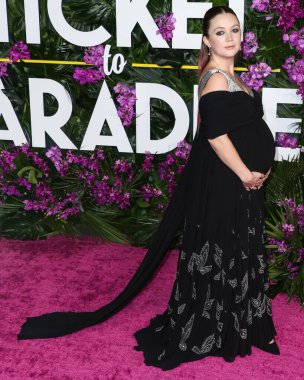 Louis Vuitton giyimli Amerikalı aktris Billie Lourd, 17 Ekim 2022 'de Westwood, Los Angeles, Kaliforniya, ABD' deki Regency Village Theatre 'da düzenlenen Universal Pictures' Ticket To Paradise 'ın Los Angeles galasına geldi..