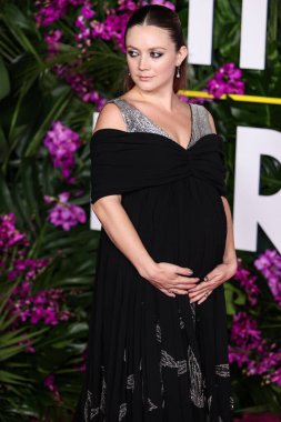 Louis Vuitton giyimli Amerikalı aktris Billie Lourd, 17 Ekim 2022 'de Westwood, Los Angeles, Kaliforniya, ABD' deki Regency Village Theatre 'da düzenlenen Universal Pictures' Ticket To Paradise 'ın Los Angeles galasına geldi..