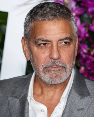 Amerikalı aktör George Clooney, 17 Ekim 2022 'de Westwood, Los Angeles, Kaliforniya, ABD' deki Regency Village Theatre 'da düzenlenen Universal Pictures' Ticket to Paradise 'ın Los Angeles prömiyerine geldi..