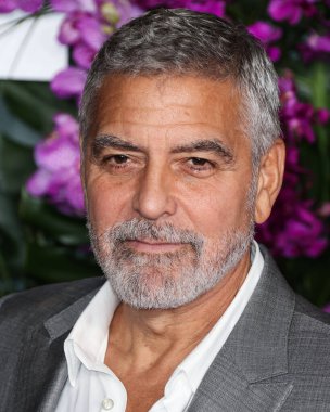 Amerikalı aktör George Clooney, 17 Ekim 2022 'de Westwood, Los Angeles, Kaliforniya, ABD' deki Regency Village Theatre 'da düzenlenen Universal Pictures' Ticket to Paradise 'ın Los Angeles prömiyerine geldi..