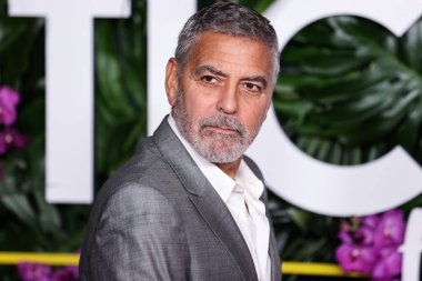 Amerikalı aktör George Clooney, 17 Ekim 2022 'de Westwood, Los Angeles, Kaliforniya, ABD' deki Regency Village Theatre 'da düzenlenen Universal Pictures' Ticket to Paradise 'ın Los Angeles prömiyerine geldi..