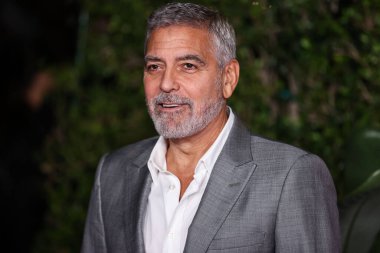Amerikalı aktör George Clooney, 17 Ekim 2022 'de Westwood, Los Angeles, Kaliforniya, ABD' deki Regency Village Theatre 'da düzenlenen Universal Pictures' Ticket to Paradise 'ın Los Angeles prömiyerine geldi..