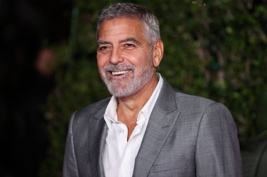 Amerikalı aktör George Clooney, 17 Ekim 2022 'de Westwood, Los Angeles, Kaliforniya, ABD' deki Regency Village Theatre 'da düzenlenen Universal Pictures' Ticket to Paradise 'ın Los Angeles prömiyerine geldi..