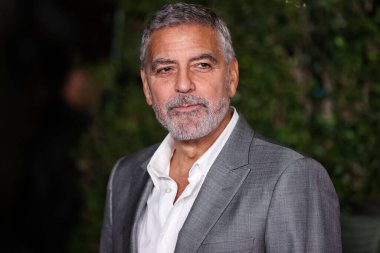 Amerikalı aktör George Clooney, 17 Ekim 2022 'de Westwood, Los Angeles, Kaliforniya, ABD' deki Regency Village Theatre 'da düzenlenen Universal Pictures' Ticket to Paradise 'ın Los Angeles prömiyerine geldi..