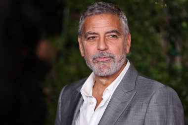 Amerikalı aktör George Clooney, 17 Ekim 2022 'de Westwood, Los Angeles, Kaliforniya, ABD' deki Regency Village Theatre 'da düzenlenen Universal Pictures' Ticket to Paradise 'ın Los Angeles prömiyerine geldi..