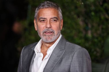 Amerikalı aktör George Clooney, 17 Ekim 2022 'de Westwood, Los Angeles, Kaliforniya, ABD' deki Regency Village Theatre 'da düzenlenen Universal Pictures' Ticket to Paradise 'ın Los Angeles prömiyerine geldi..