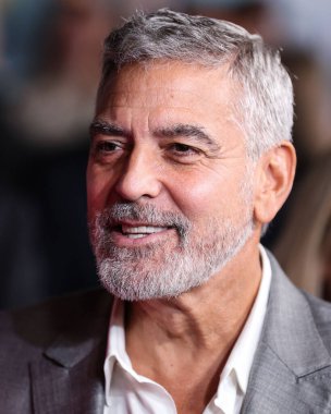 Amerikalı aktör George Clooney, 17 Ekim 2022 'de Westwood, Los Angeles, Kaliforniya, ABD' deki Regency Village Theatre 'da düzenlenen Universal Pictures' Ticket to Paradise 'ın Los Angeles prömiyerine geldi..