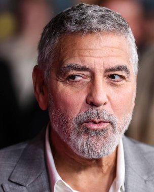 Amerikalı aktör George Clooney, 17 Ekim 2022 'de Westwood, Los Angeles, Kaliforniya, ABD' deki Regency Village Theatre 'da düzenlenen Universal Pictures' Ticket to Paradise 'ın Los Angeles prömiyerine geldi..