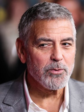 Amerikalı aktör George Clooney, 17 Ekim 2022 'de Westwood, Los Angeles, Kaliforniya, ABD' deki Regency Village Theatre 'da düzenlenen Universal Pictures' Ticket to Paradise 'ın Los Angeles prömiyerine geldi..
