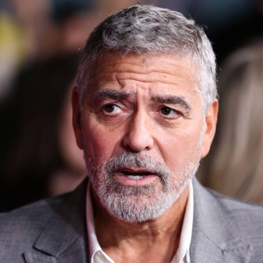 Amerikalı aktör George Clooney, 17 Ekim 2022 'de Westwood, Los Angeles, Kaliforniya, ABD' deki Regency Village Theatre 'da düzenlenen Universal Pictures' Ticket to Paradise 'ın Los Angeles prömiyerine geldi..