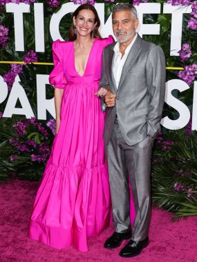 Greta Constantine elbisesi ve Chopard mücevheri giyen Amerikalı aktris Julia Roberts, 17 Ekim 2022 'de ABD' nin Los Angeles kentindeki Regency Village Theatre 'da düzenlenen Universal Pictures' ın 'Ticket to Paradise' filminin galasına geldi..