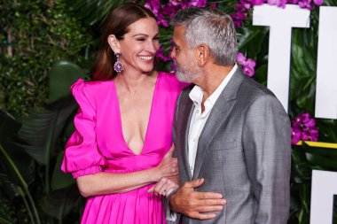 Greta Constantine elbisesi ve Chopard mücevheri giyen Amerikalı aktris Julia Roberts, 17 Ekim 2022 'de ABD' nin Los Angeles kentindeki Regency Village Theatre 'da düzenlenen Universal Pictures' ın 'Ticket to Paradise' filminin galasına geldi..