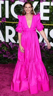 Greta Constantine elbisesi ve Chopard mücevheri giyen Amerikalı aktris Julia Roberts, 17 Ekim 2022 'de Los Angeles, Los Angeles' taki Regency Village Theatre 'da düzenlenen Universal Pictures' ın 'Ticket To Paradise' adlı galasına geldi..