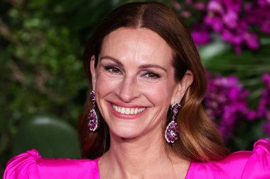 Greta Constantine elbisesi ve Chopard mücevheri giyen Amerikalı aktris Julia Roberts, 17 Ekim 2022 'de Los Angeles, Los Angeles' taki Regency Village Theatre 'da düzenlenen Universal Pictures' ın 'Ticket To Paradise' adlı galasına geldi..