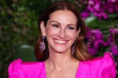 Greta Constantine elbisesi ve Chopard mücevheri giyen Amerikalı aktris Julia Roberts, 17 Ekim 2022 'de Los Angeles, Los Angeles' taki Regency Village Theatre 'da düzenlenen Universal Pictures' ın 'Ticket To Paradise' adlı galasına geldi..