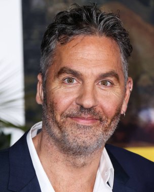 İngiliz yönetmen Ol Parker, 17 Ekim 2022 'de Westwood, Los Angeles, Kaliforniya, ABD' deki Regency Village Theatre 'da düzenlenen Universal Pictures' Ticket to Paradise 'ın Los Angeles prömiyerine geldi..