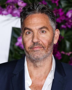 İngiliz yönetmen Ol Parker, 17 Ekim 2022 'de Westwood, Los Angeles, Kaliforniya, ABD' deki Regency Village Theatre 'da düzenlenen Universal Pictures' Ticket to Paradise 'ın Los Angeles prömiyerine geldi..